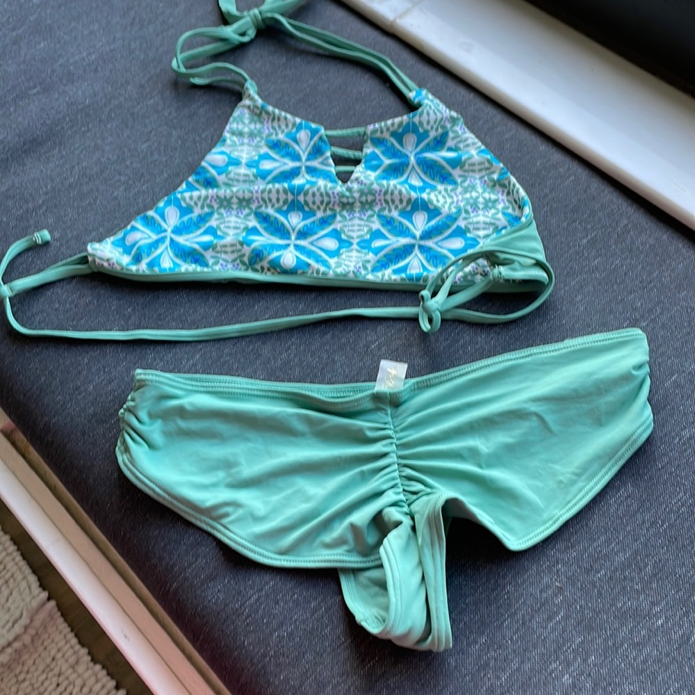 SOLD—B.Swim CHEEKY bikini NEVER WORN xl bottom M TOP